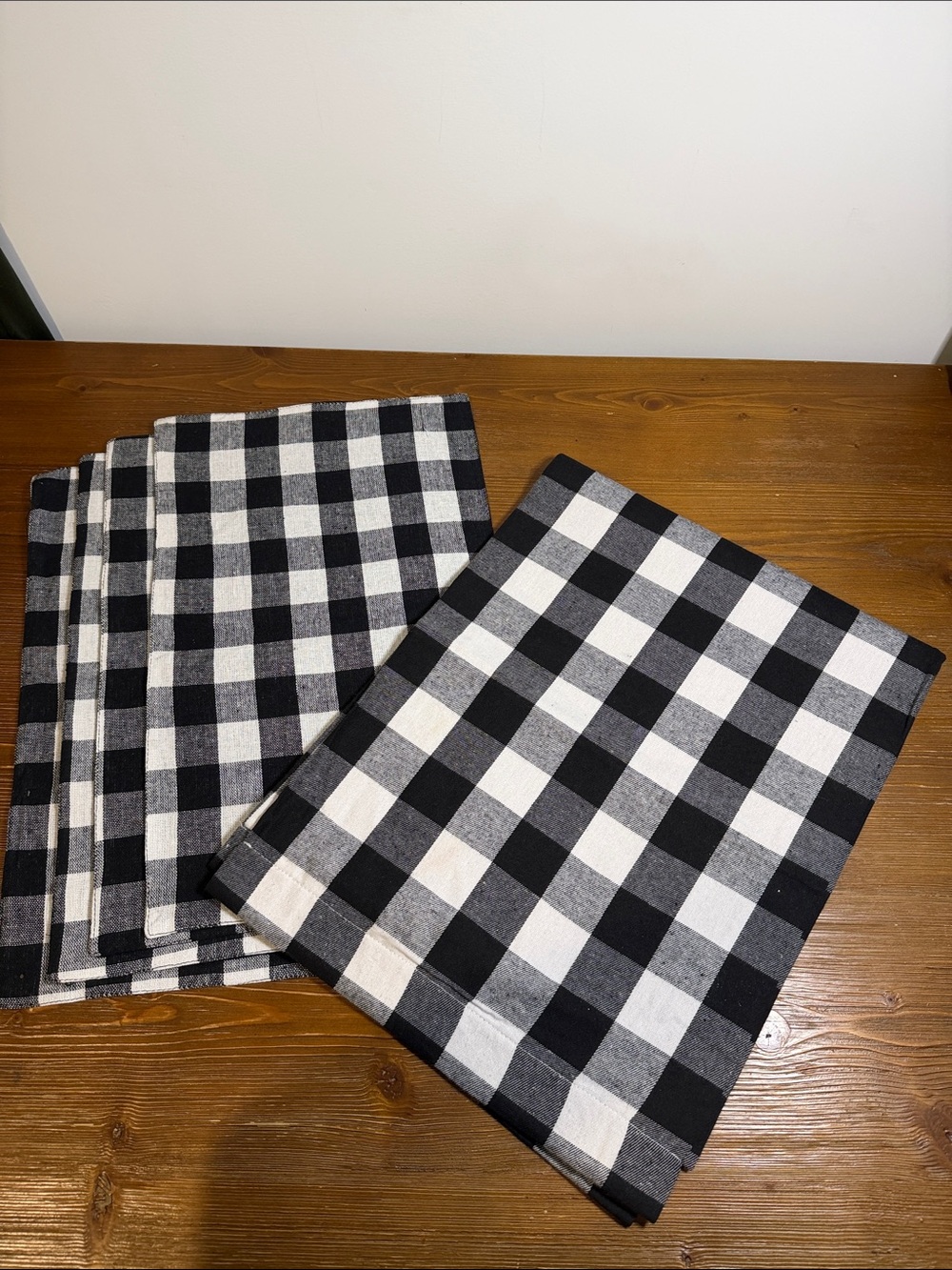 Black and White Buffalo Check Placemats (4) and Table Runner